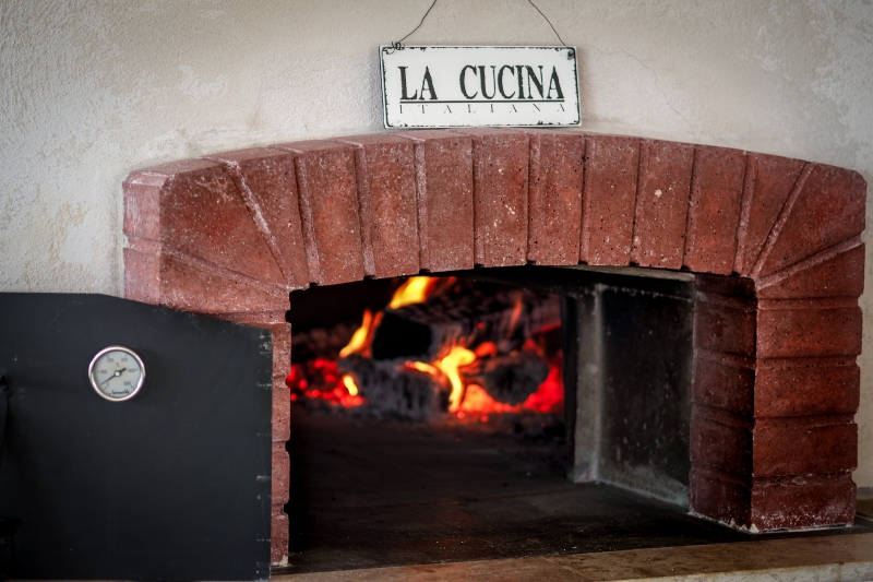 pizzeria-TANNERON-min_pizza-oven-1344719